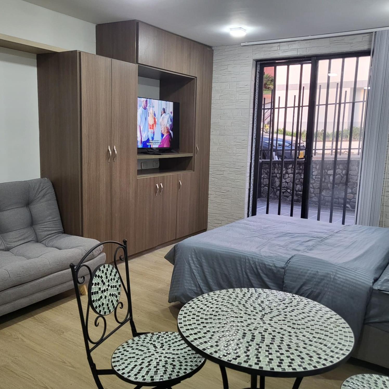 Casa Azul - Apartamentos Amoblados - มานิซาเลส ภายนอก รูปภาพ