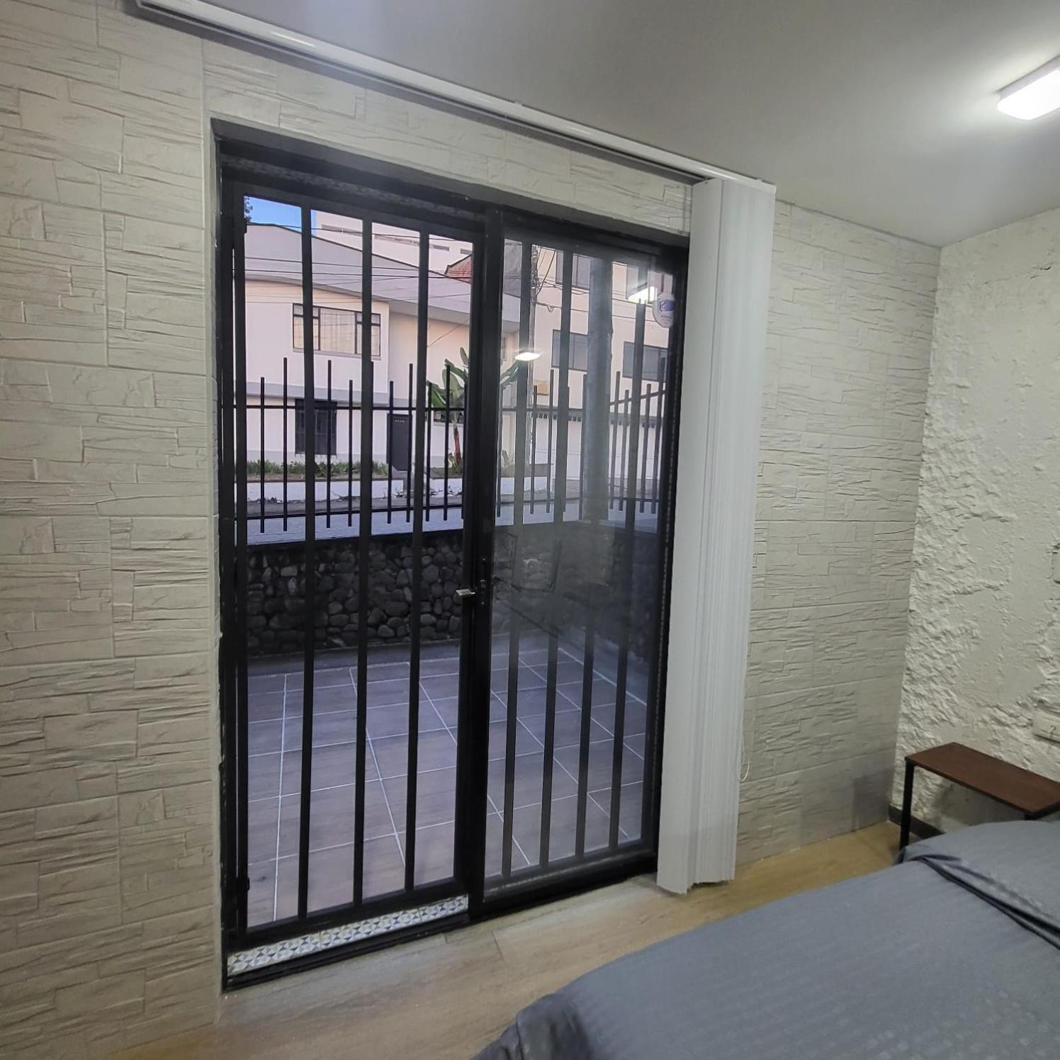 Casa Azul - Apartamentos Amoblados - มานิซาเลส ภายนอก รูปภาพ